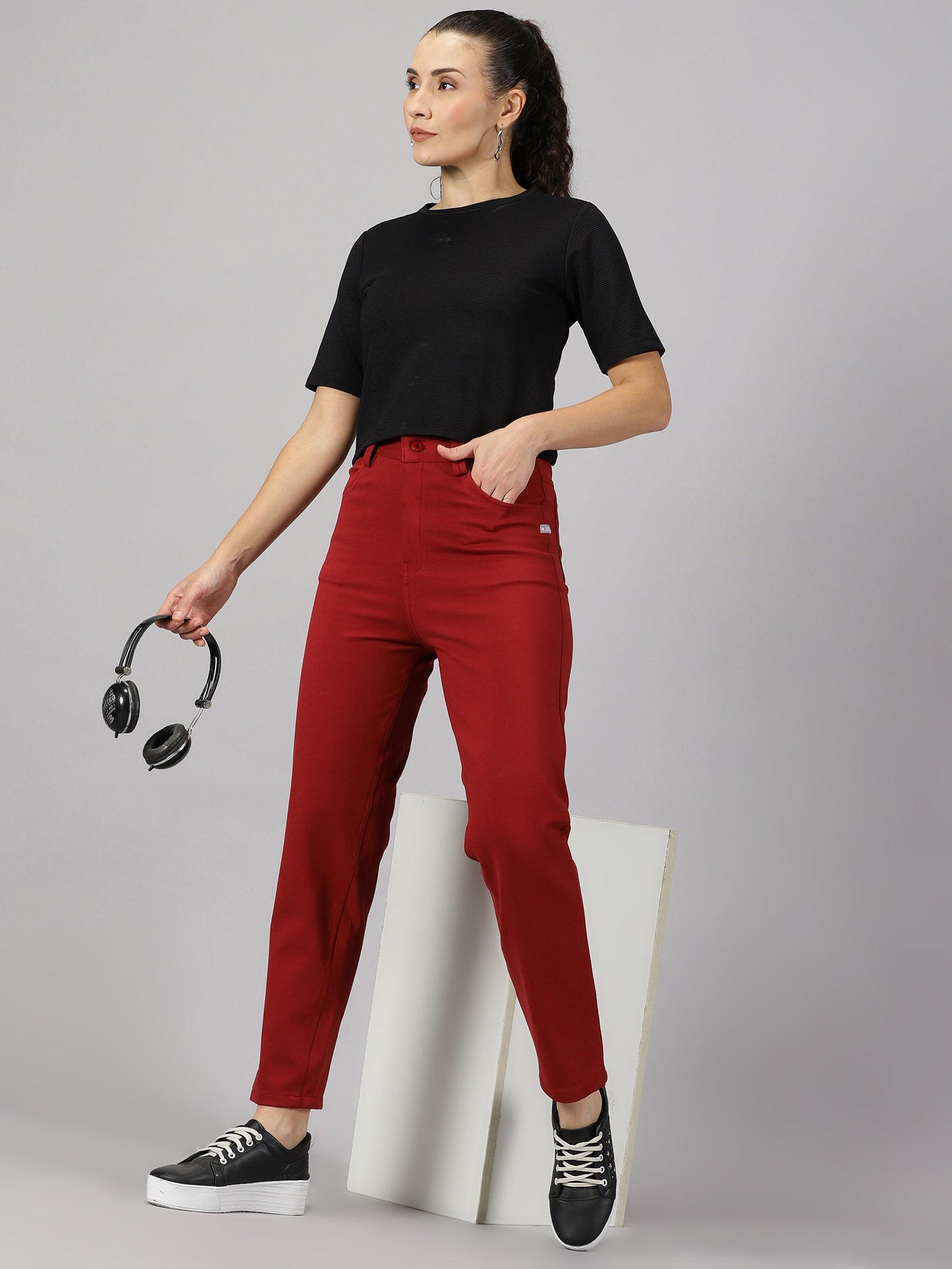 Maroon solid four pocket stretchable trousers