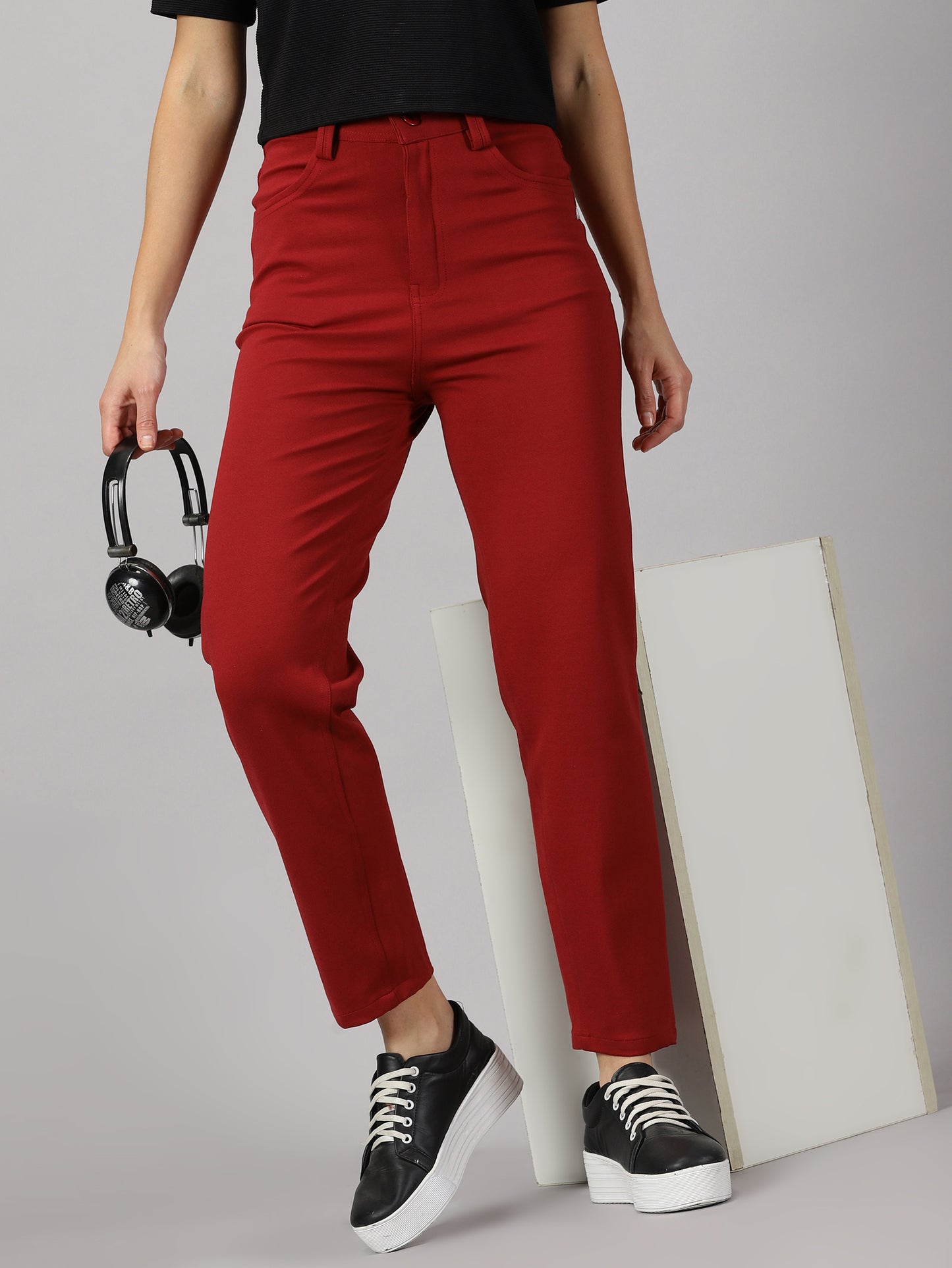 Maroon solid four pocket stretchable trousers